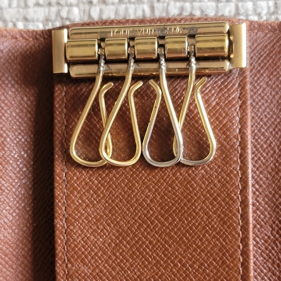 Louis Vuitton Authentic Key Holder - Picture 4 of 14